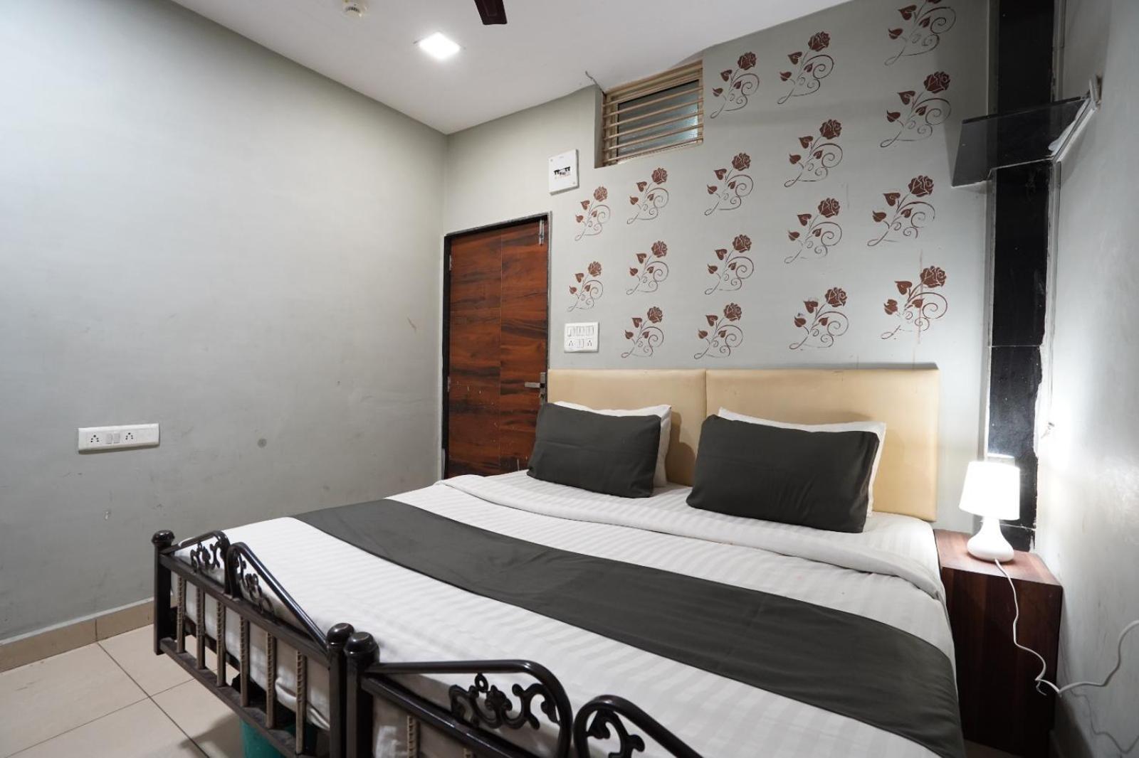 Hotel Sai Inn, Ahmedabad Airport Zewnętrze zdjęcie