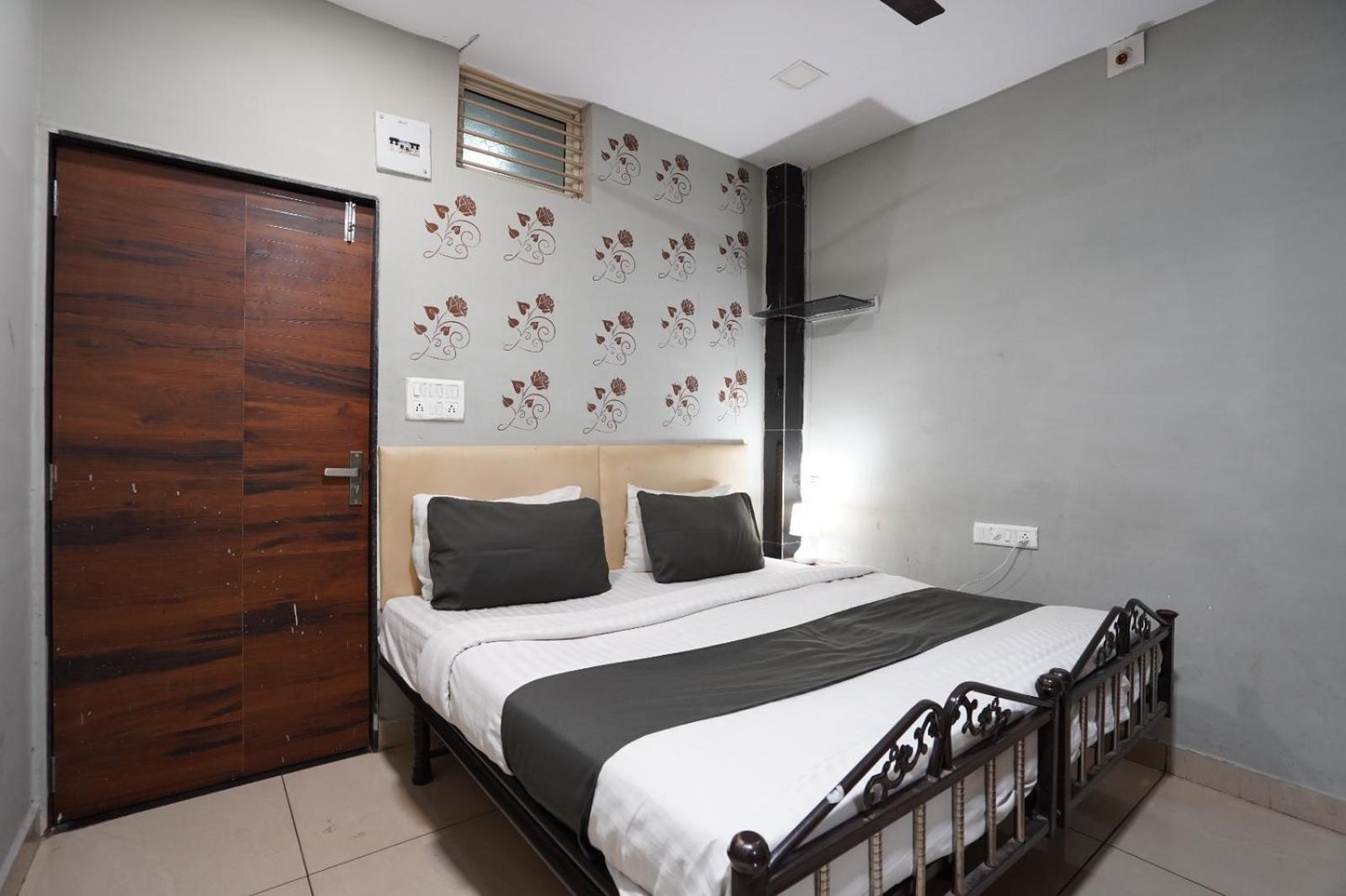 Hotel Sai Inn, Ahmedabad Airport Zewnętrze zdjęcie