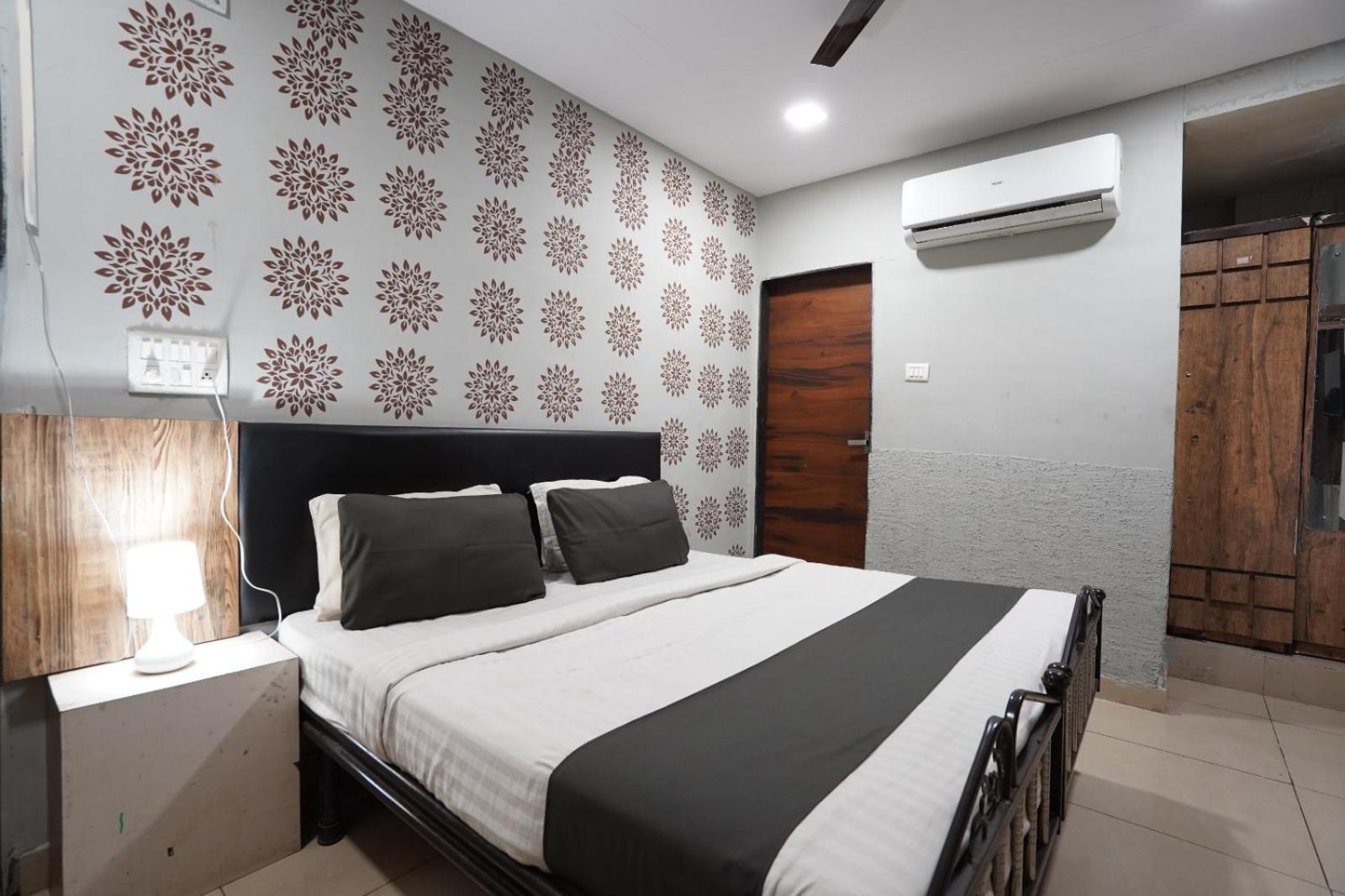 Hotel Sai Inn, Ahmedabad Airport Zewnętrze zdjęcie