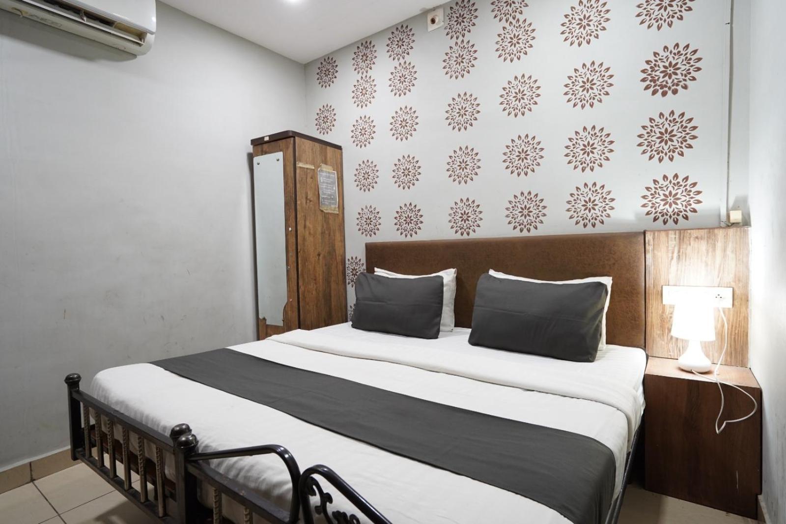 Hotel Sai Inn, Ahmedabad Airport Zewnętrze zdjęcie