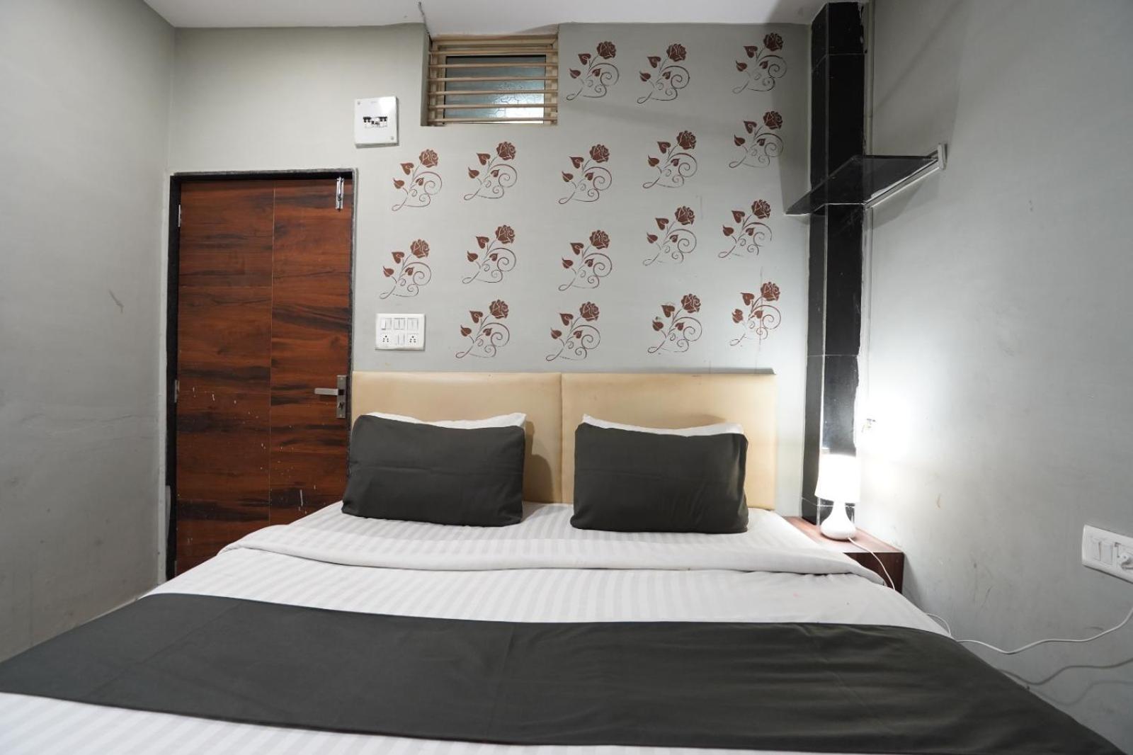 Hotel Sai Inn, Ahmedabad Airport Zewnętrze zdjęcie