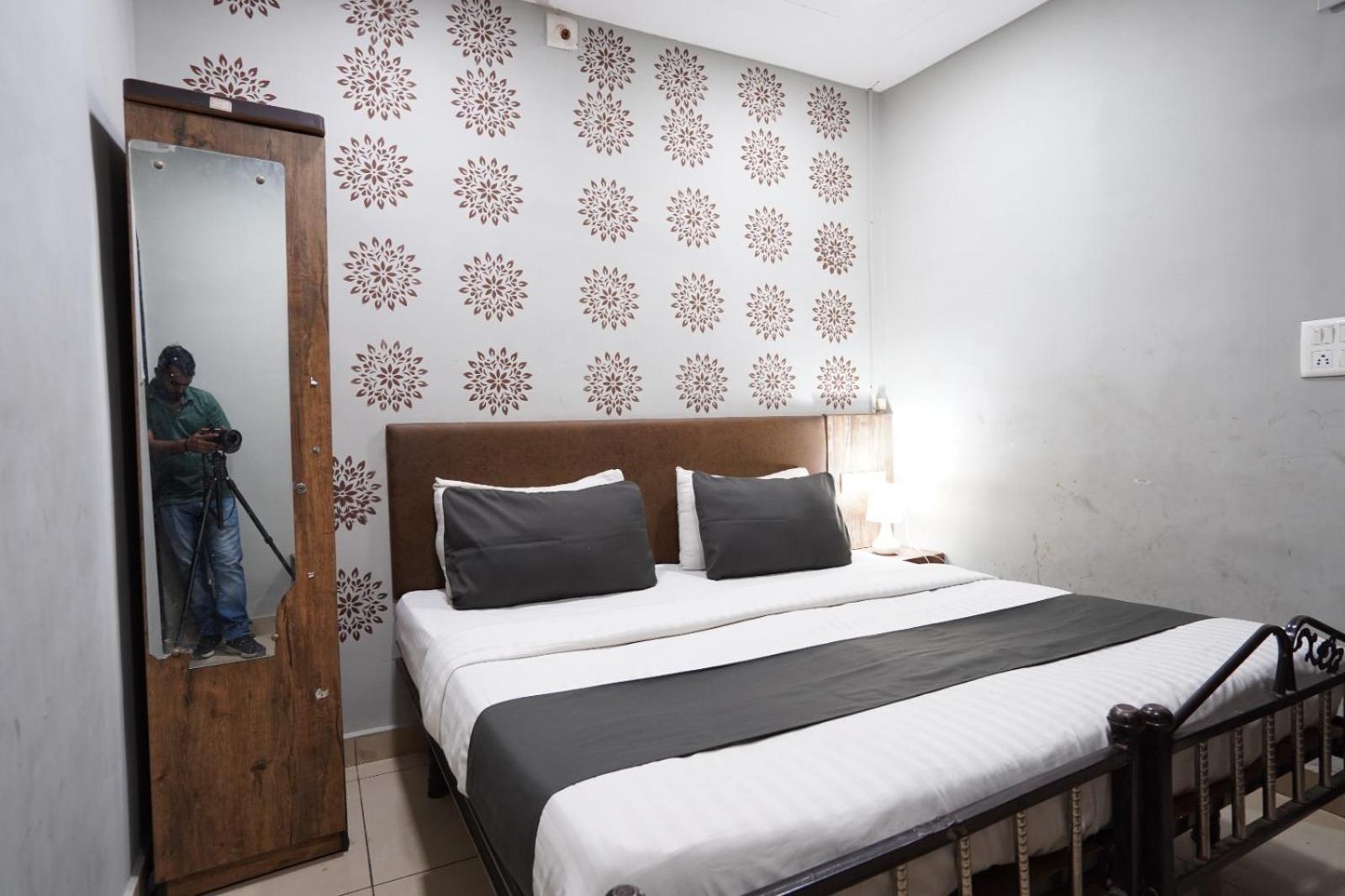 Hotel Sai Inn, Ahmedabad Airport Zewnętrze zdjęcie