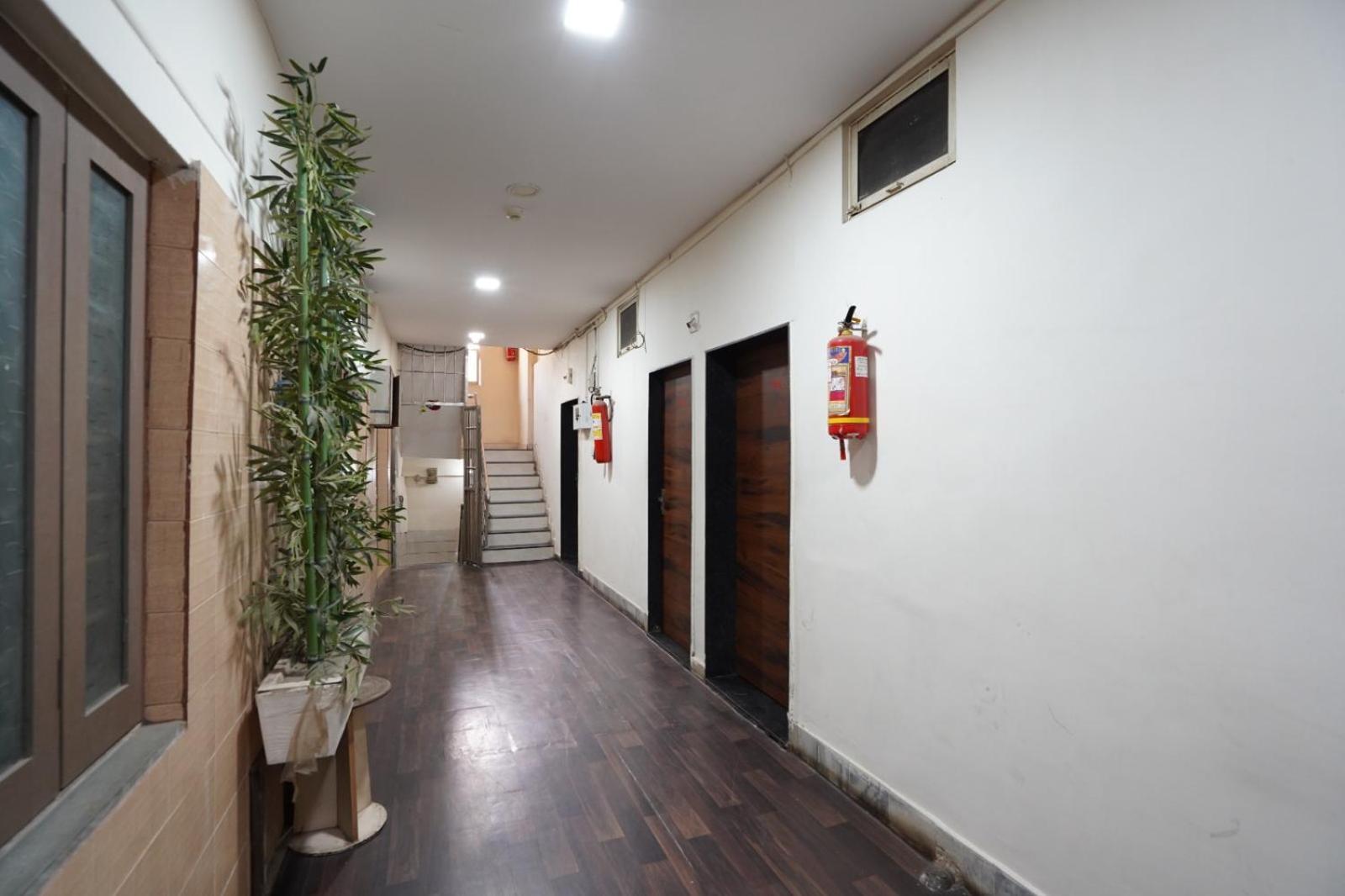 Hotel Sai Inn, Ahmedabad Airport Zewnętrze zdjęcie